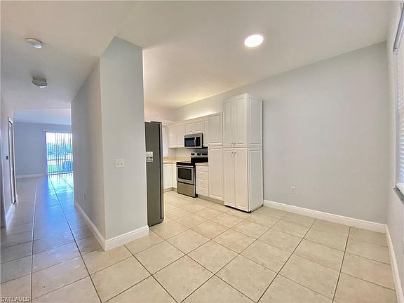 3rd image of 455 Robin Hood Cir