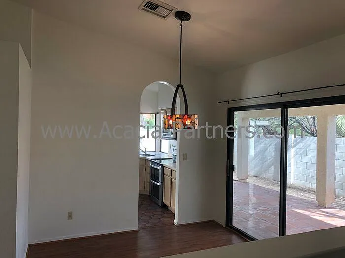 3 bed, 2.0 bath, 1425 sqft, $1,995 — Photo 4