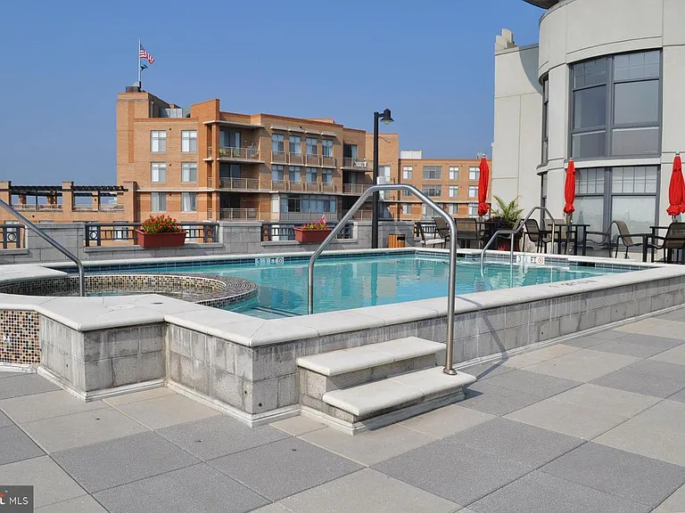 1021 N Garfield St #625 — Photo 8