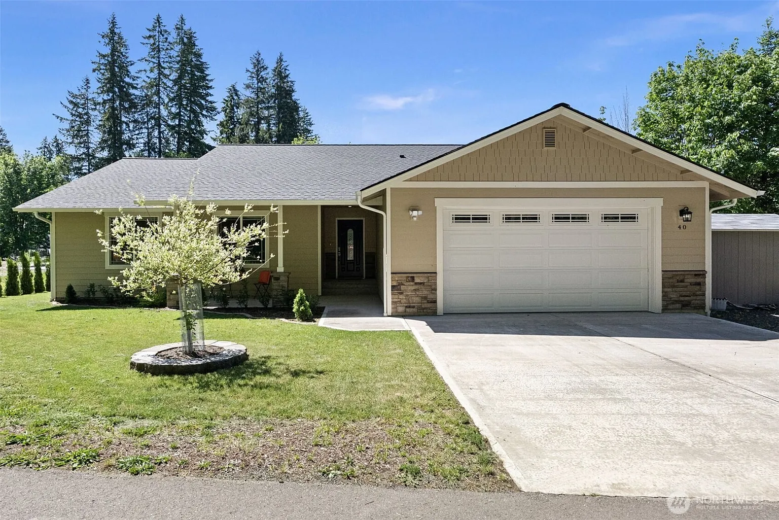40 NE Eagle Crest Place photo 1