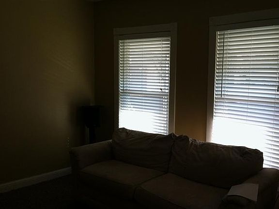 3rd image of 515 Bowen St