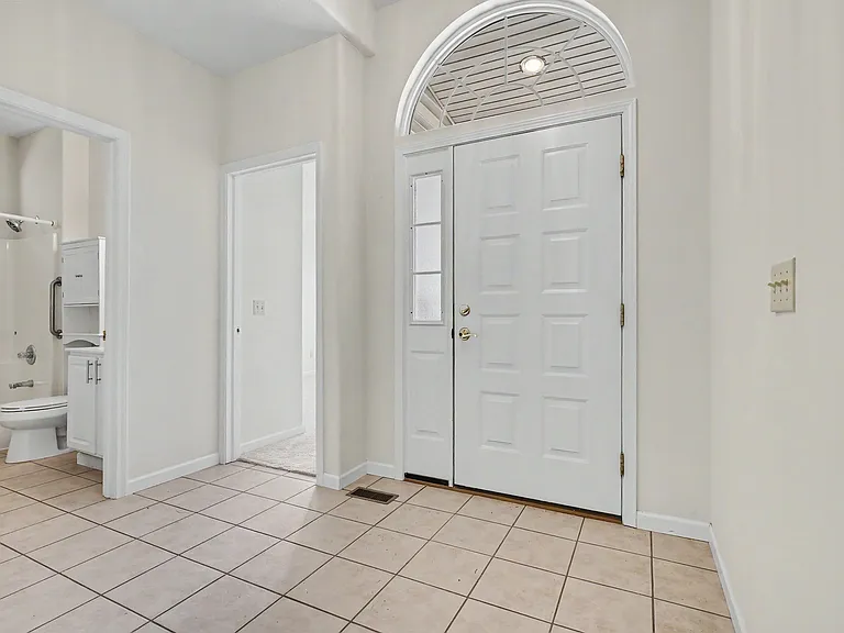 1379 E Main St — Photo 12