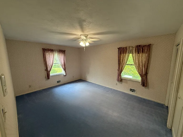 579 Colby St — Photo 33