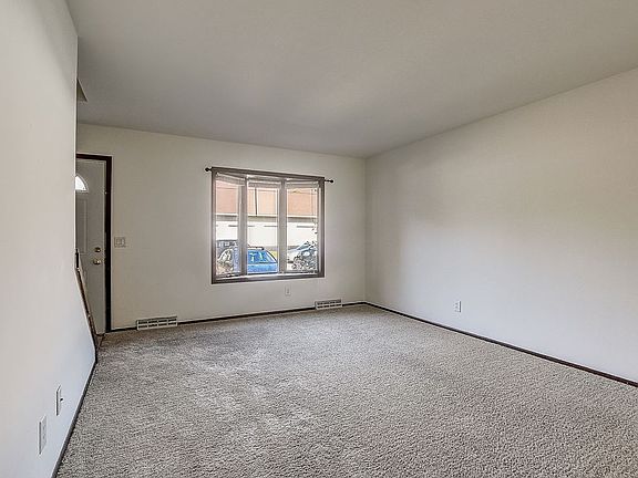 4th image of 40 N Lakewood Gdns