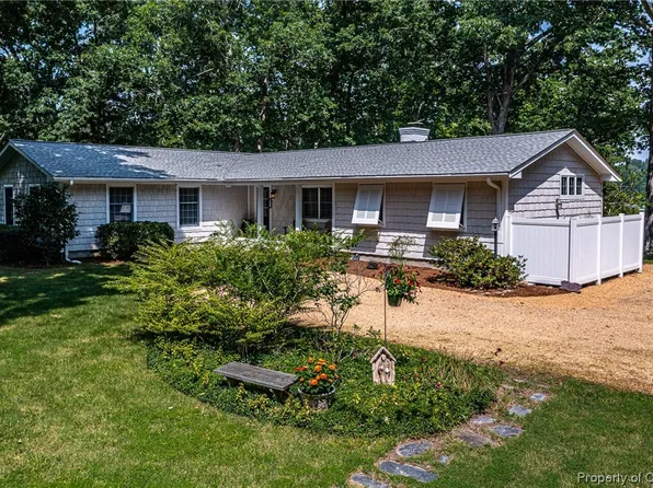 96 Larkspur Ln, Weems, VA 22576