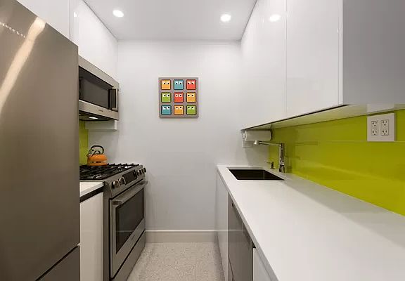 4th image of 210 E 15th St APT 10C