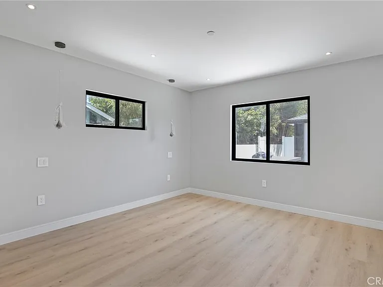 20522 Sherman Way — Photo 23
