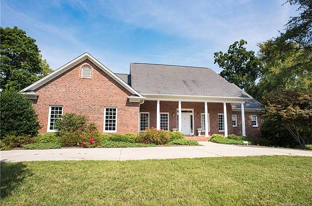 2nd image of 360 Glen Arbor Dr