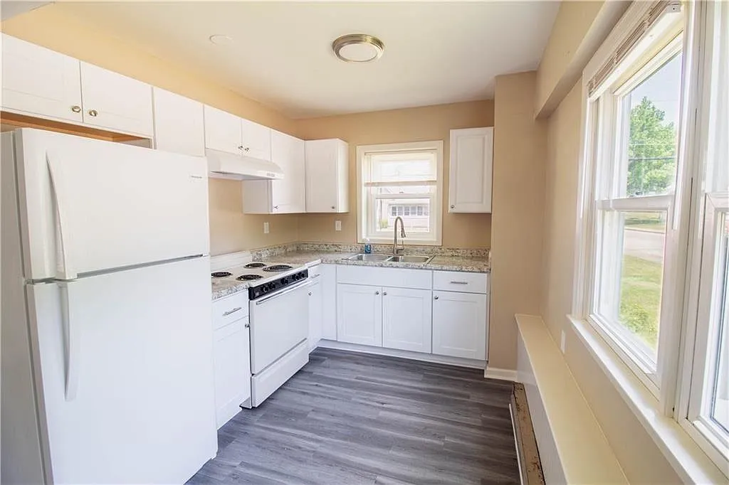 906 N West St — Photo 2