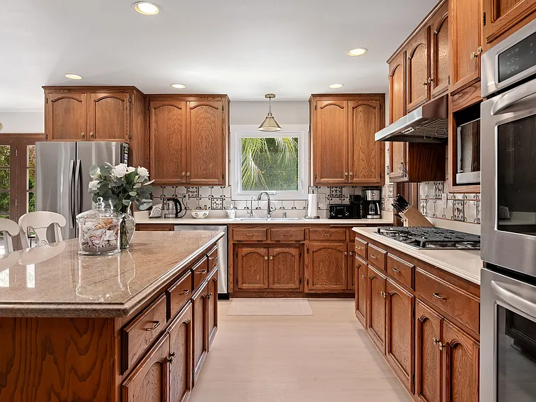 1225 Bel Air Dr — Photo 6