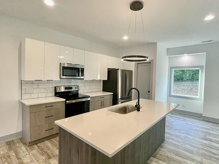 420 Breezewood Dr #107 — Photo 42