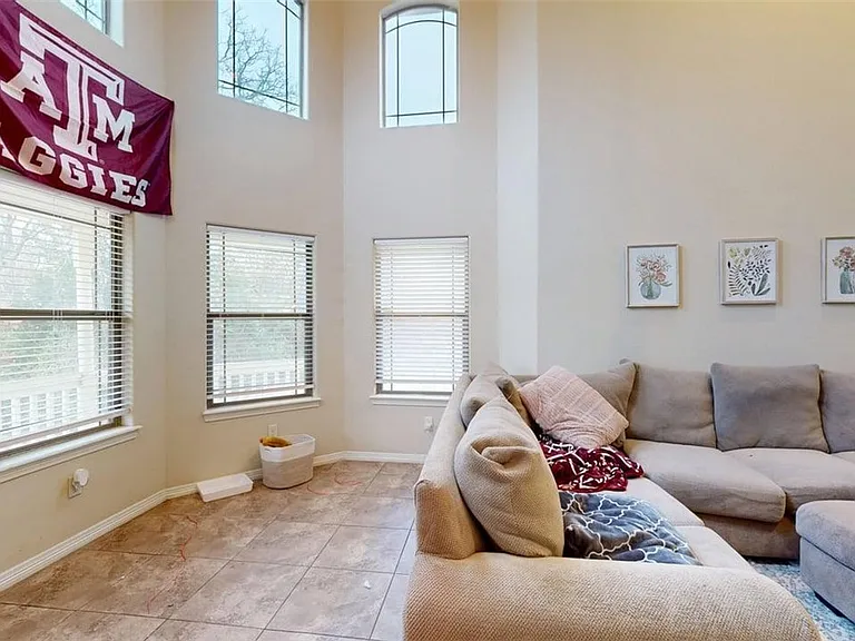 454 Chimney Hill Dr — Photo 3