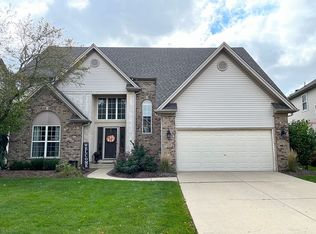 662 Lake Ridge Dr, South Elgin, IL 60177