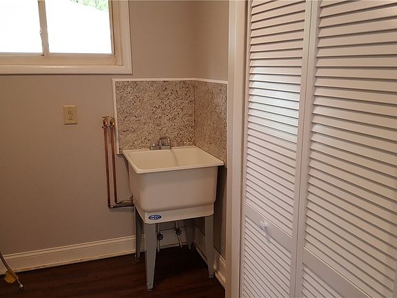 4th image of 4259 Belle Ave
