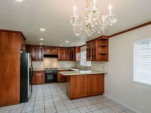 3rd image of 220 Terminal Ave