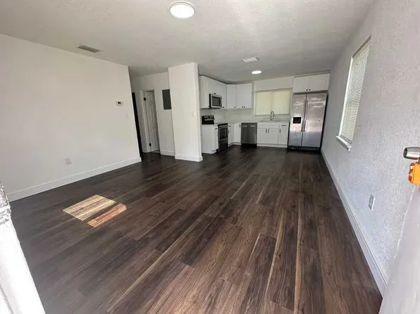 2122 Mara Ct APT 2, Leesburg, FL 34748