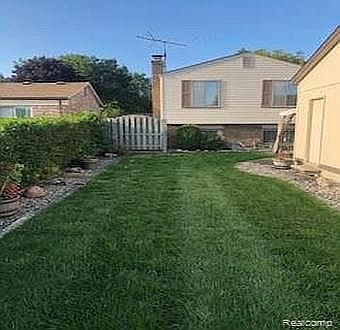 2nd image of 12148 Quaker Dr