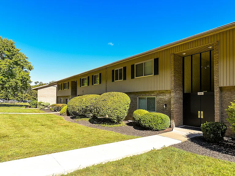 Exterior Lindenbrooke Apartments