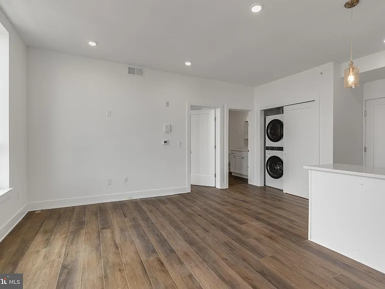 2214 N Front St #204 — Photo 10
