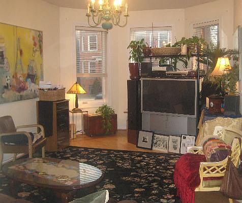 2nd image of 2326 W Walton St