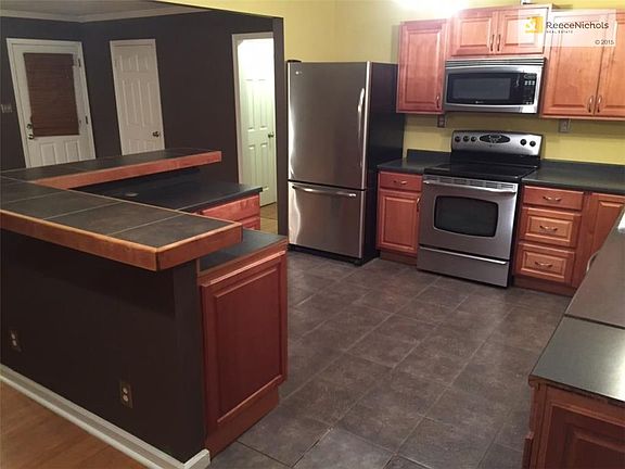 4th image of 8001 W 85th St