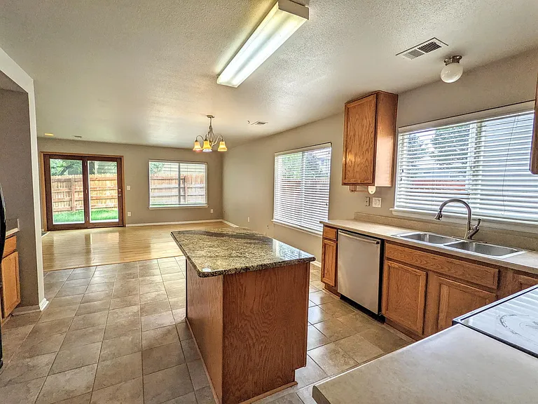 3802 Glenarbor Ln — Photo 10