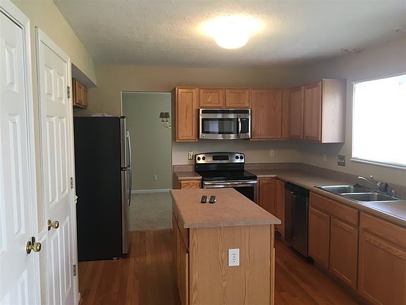 3rd image of 1492 Skye Dr
