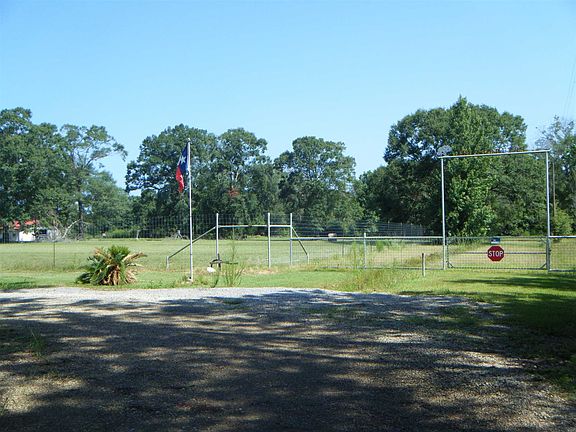 3rd image of 227 County Road 409