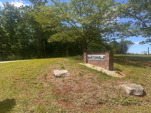 2nd image of 19 Lock Rd #21
