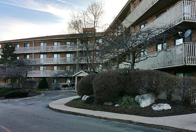 1st image of 1700 Wedgewood Dr APT 104