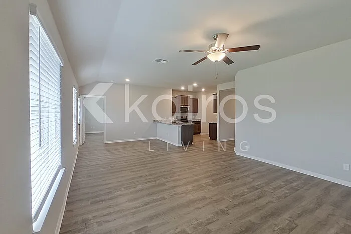 301 Saint James Pl — Photo 5