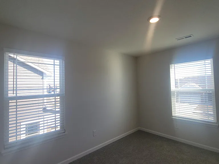 6724 Cardiff Dr — Photo 40