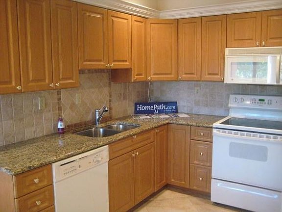 3rd image of 1524 Mainsail Dr #32-A