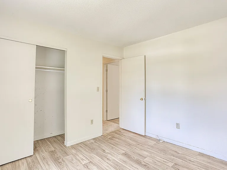 605 English Creek Ct — Photo 15