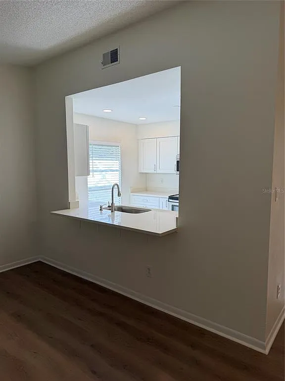 3 bed, 2.0 bath, 1242 sqft, $2,050 — Photo 4