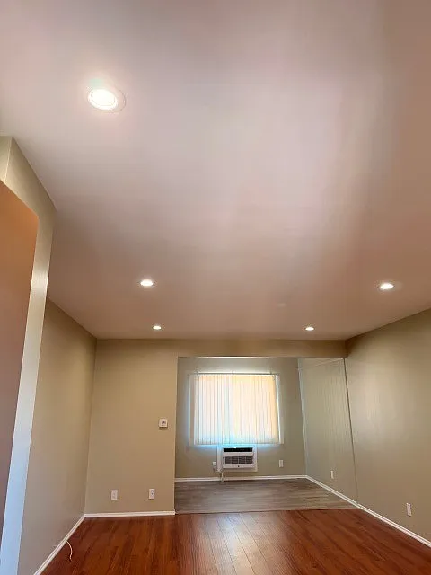 17620 Burbank Blvd #9