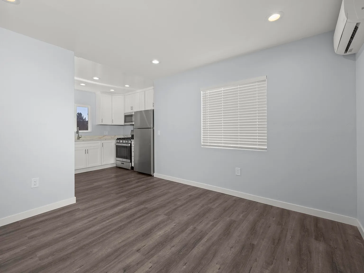 2 bed, 574 sqft, $2,399 — Photo 3