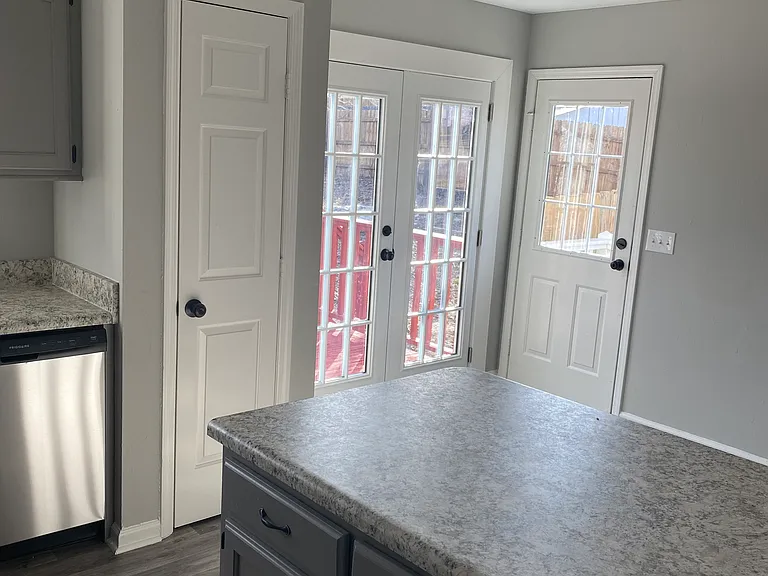 213 Riverwood Dr — Photo 4