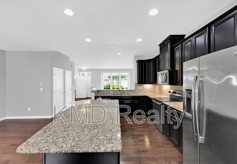 1935 Fleetwood Dr — Photo 7