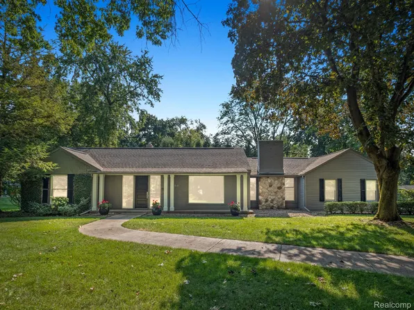 6383 Wing Lake Rd, Bloomfield Hills, MI 48301