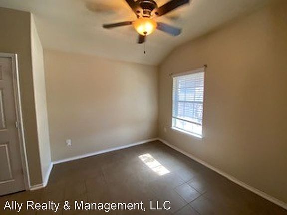 4th image of 6303 Deer Valley Dr