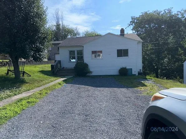 111 Royal St, Richlands, VA 24641