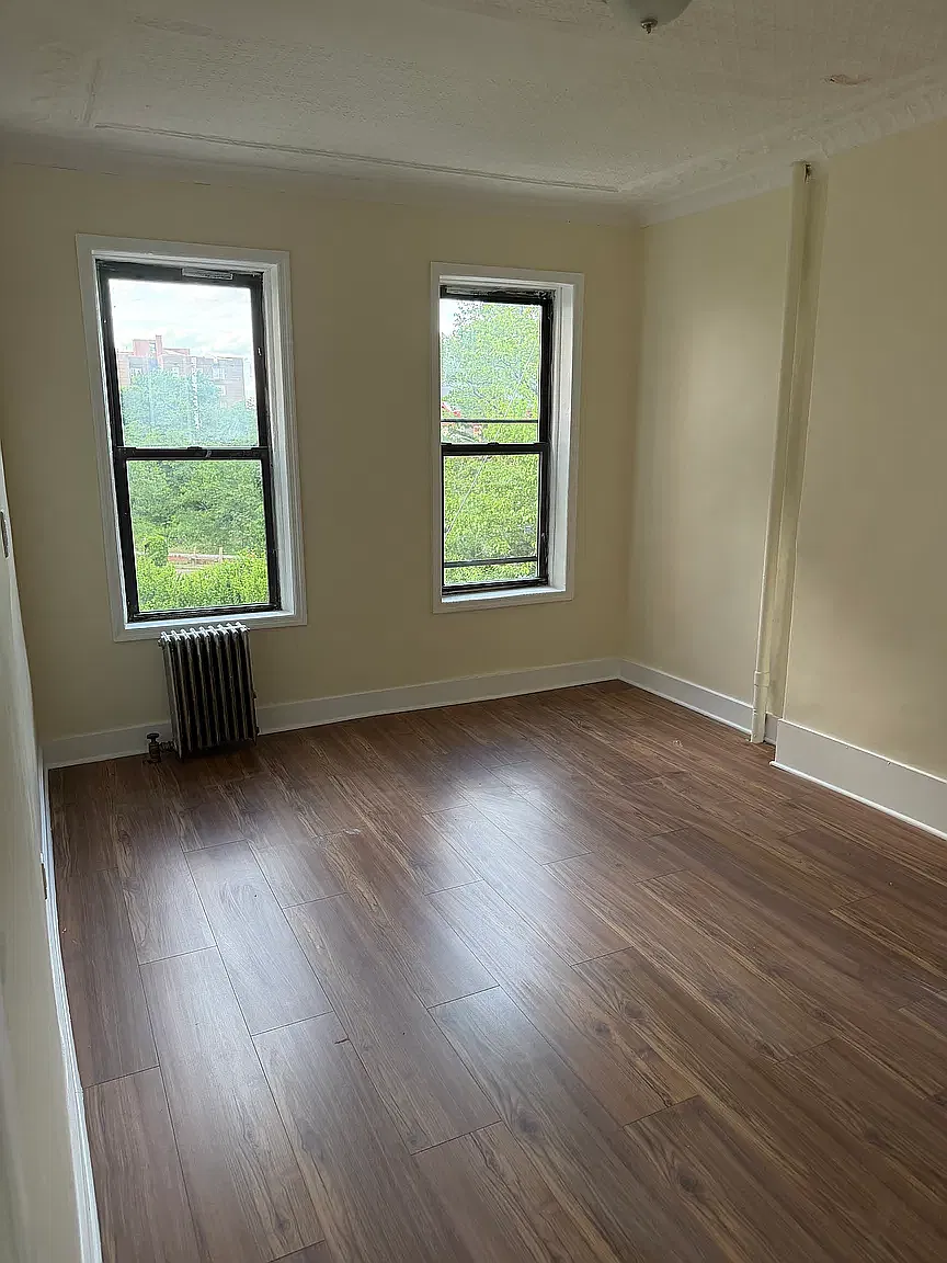 3319 Avenue I — Photo 1