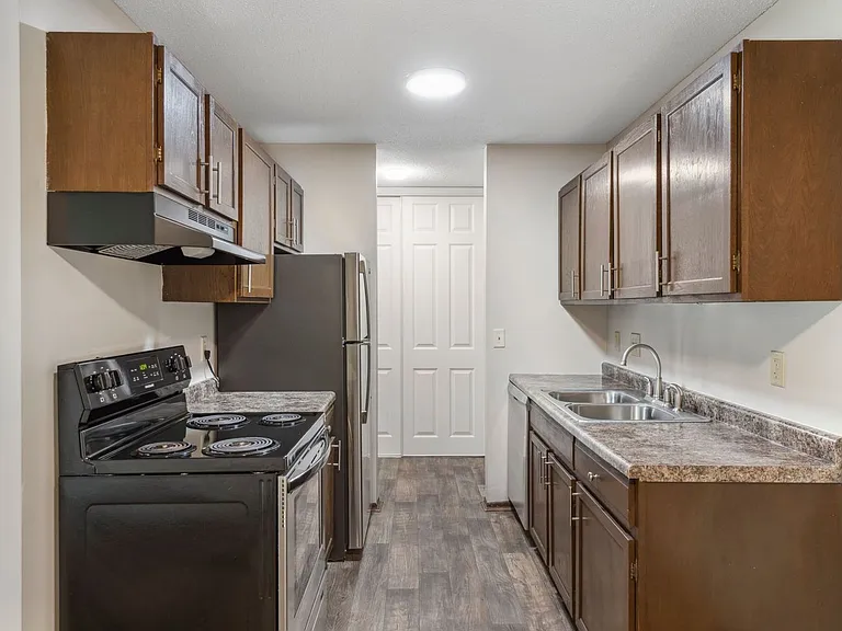 Eastgate Apartments — Photo 49