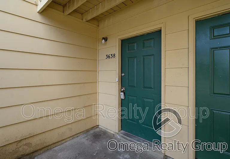 3638 Castle Ridge Rd — Photo 2