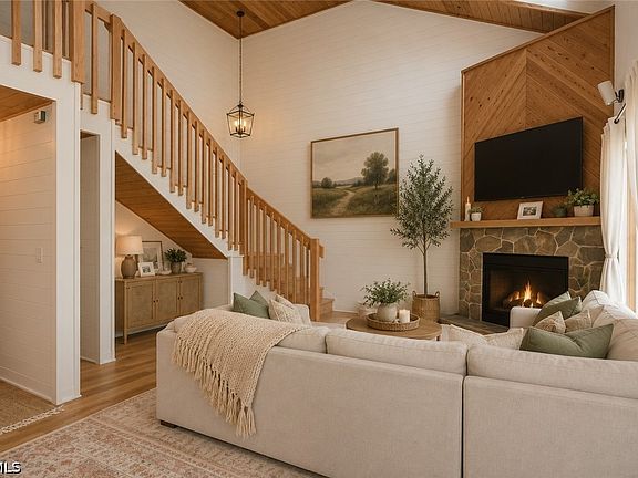 4th image of 20325 Idlewood Rd