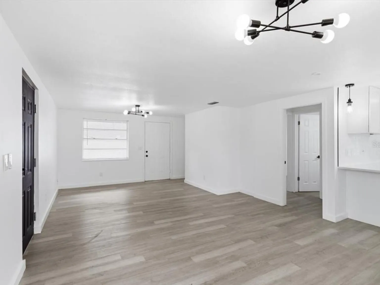 4 bed, 2.0 bath, 1404 sqft, $2,450 — Photo 3