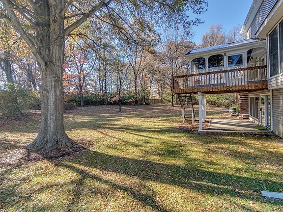 2nd image of 12 Heathercroft Ct