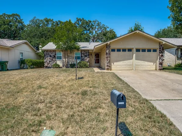 509 Livingston Dr, Hurst, TX 76053