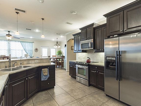 5th image of 5903 Oak Creek Dr